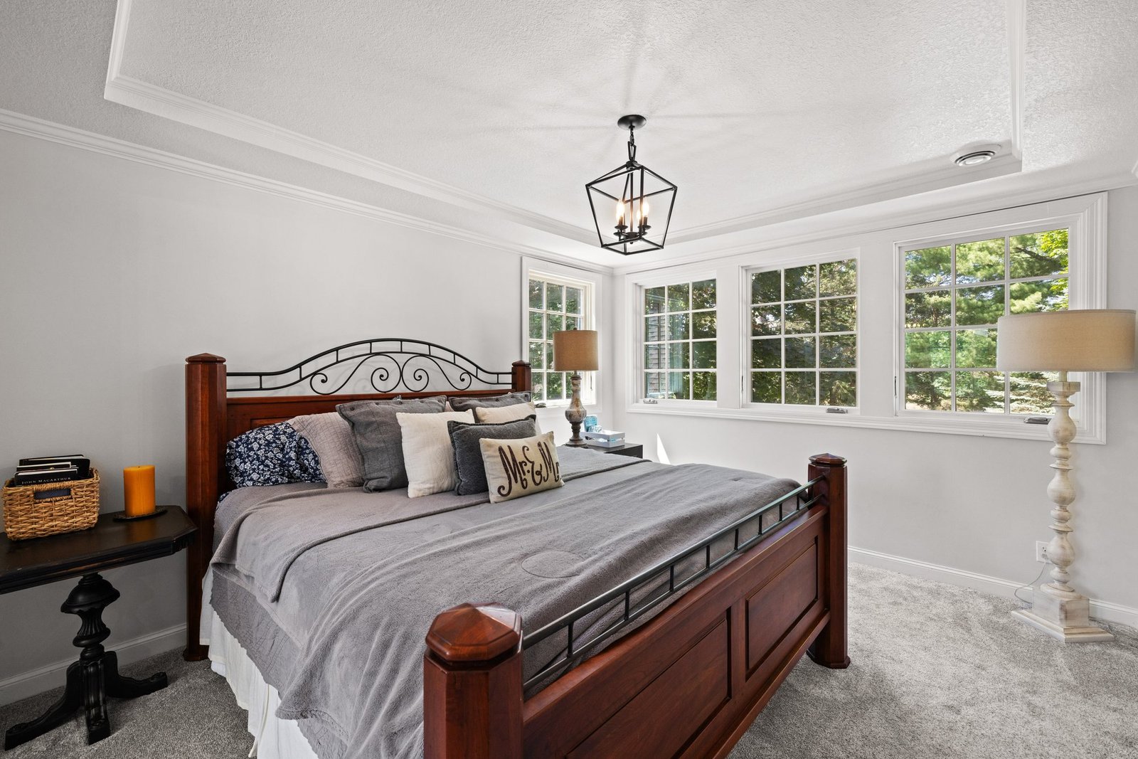 612 Nelson Rd — primary suite