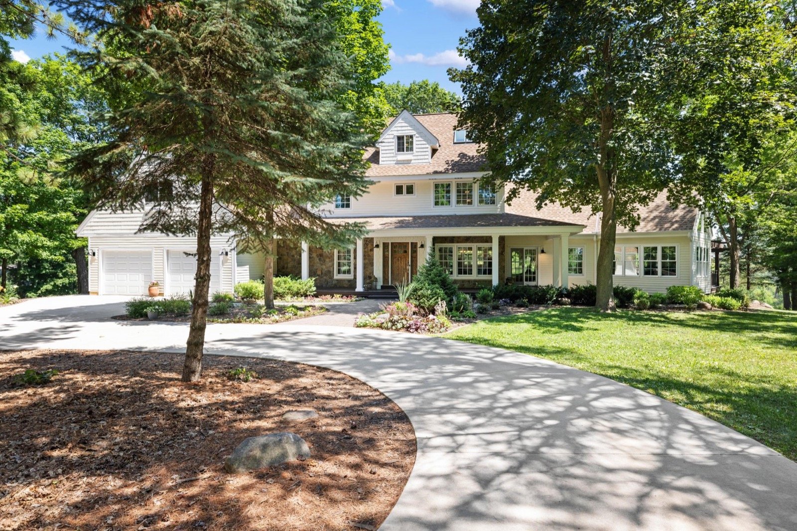 612 Nelson Rd, Maple Plain — shot by Cineminn